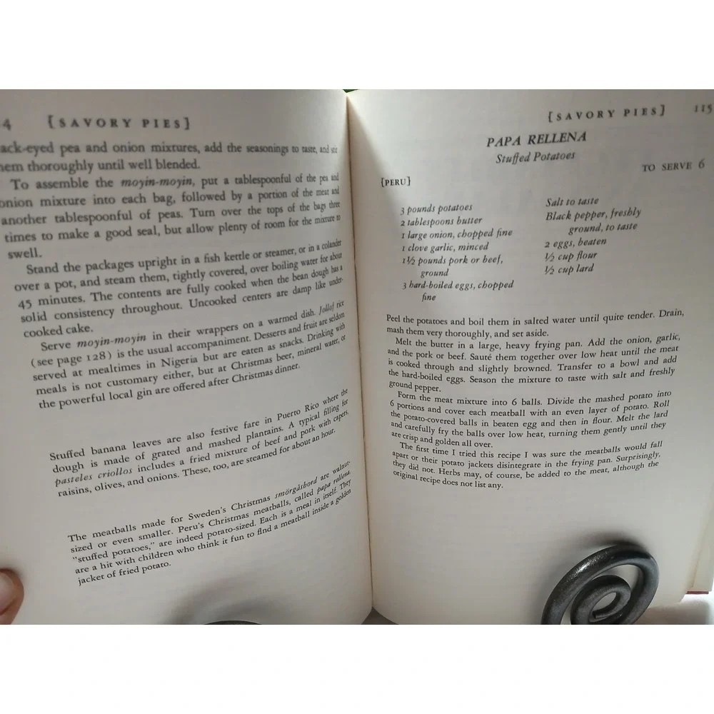 Christmas Cookbook HC Shona Crawford Poole 1979 Recipes Worldwide 1st Edition